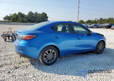 2020 Toyota Yaris L из США, поврежденный, VIN 3MYDLBYVXLY705503